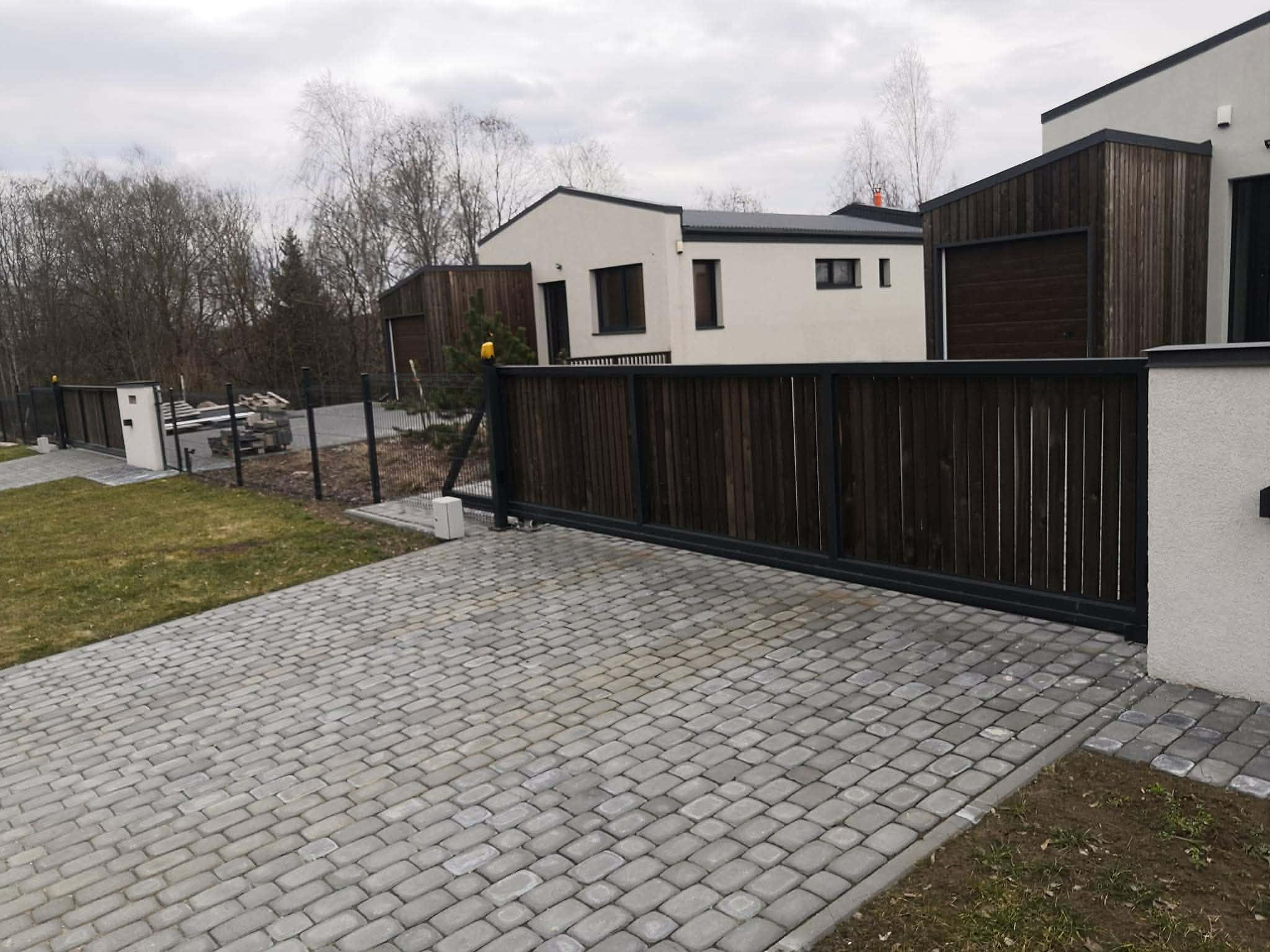 Konsoliniai slenkami vartai