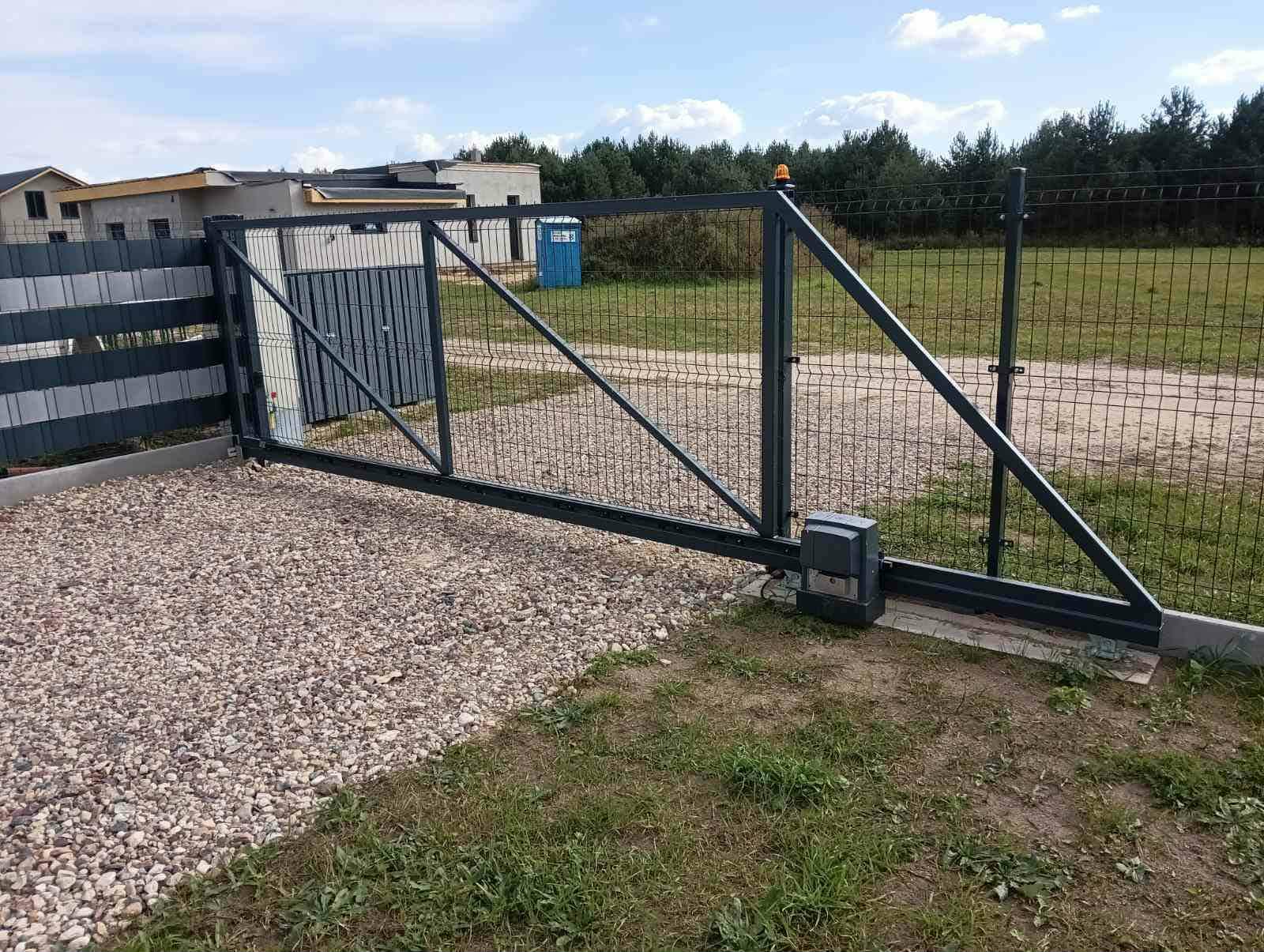 Konsoliniai slenkami vartai