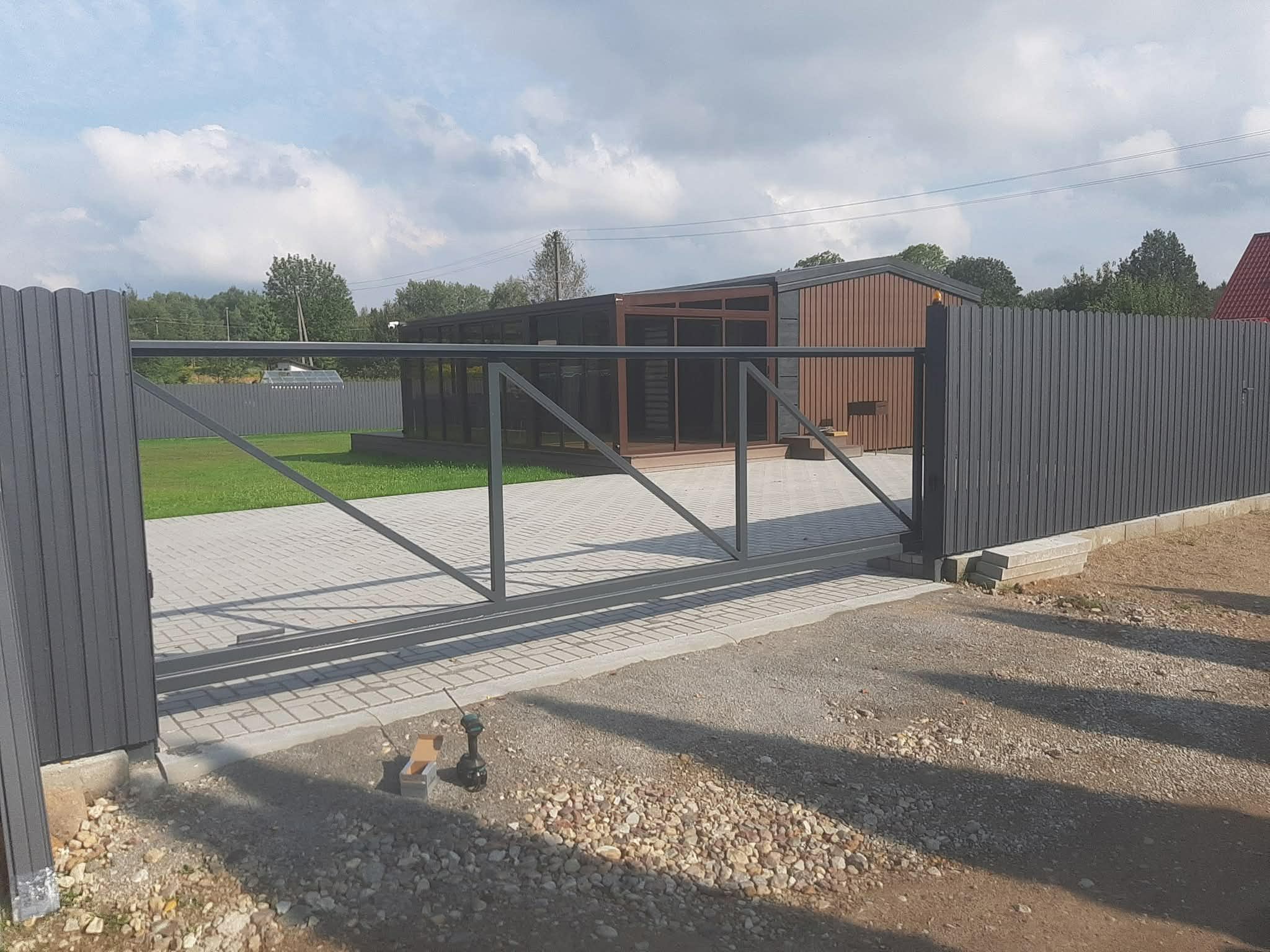 Konsoliniai slenkami vartai