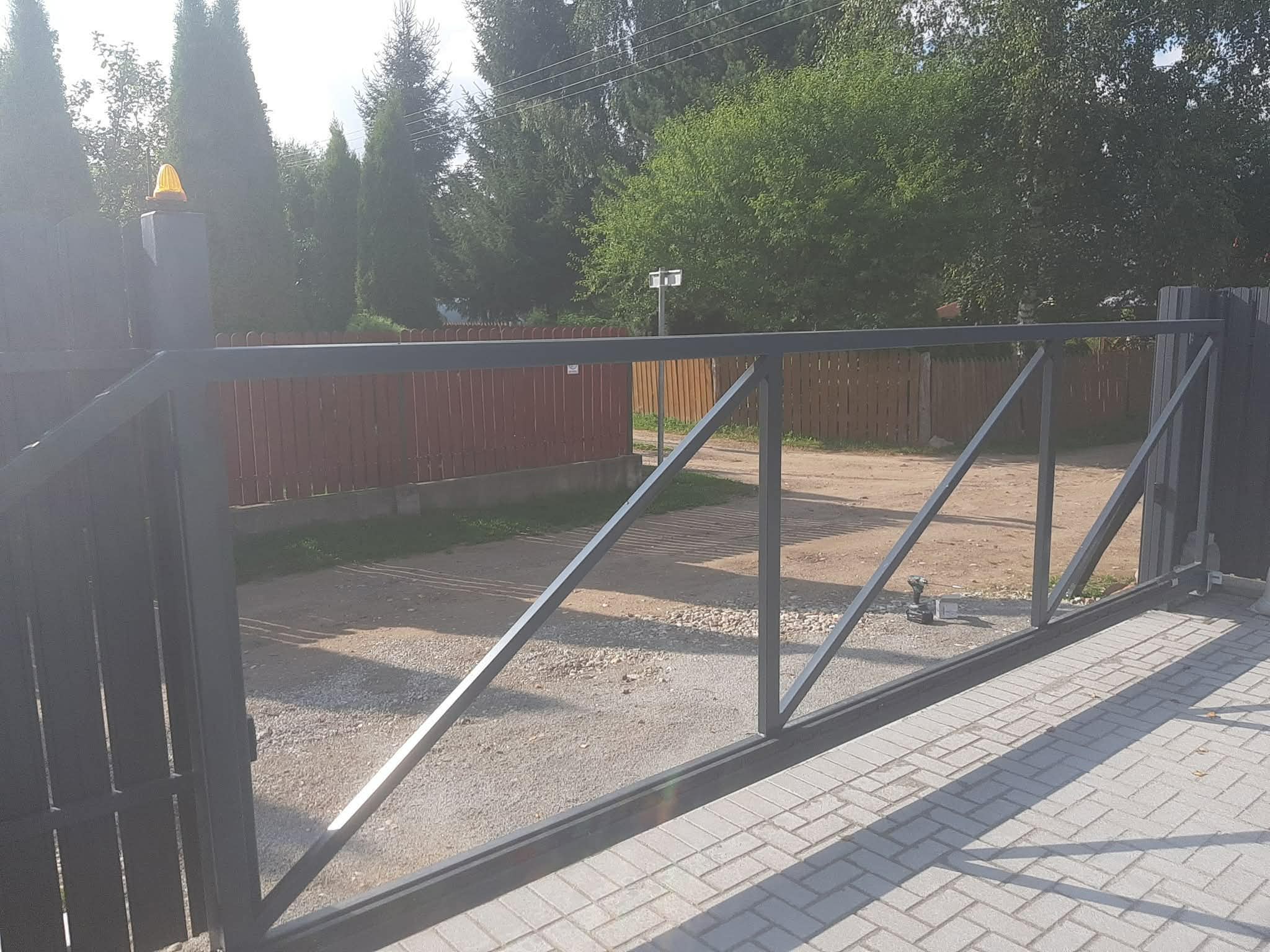 Konsoliniai slenkami vartai