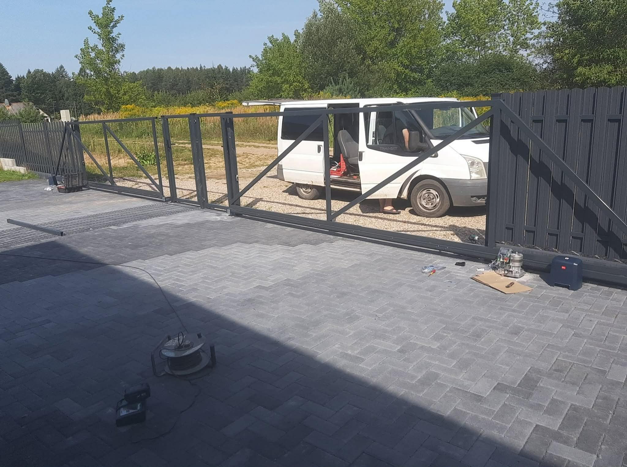 Konsoliniai slenkami vartai