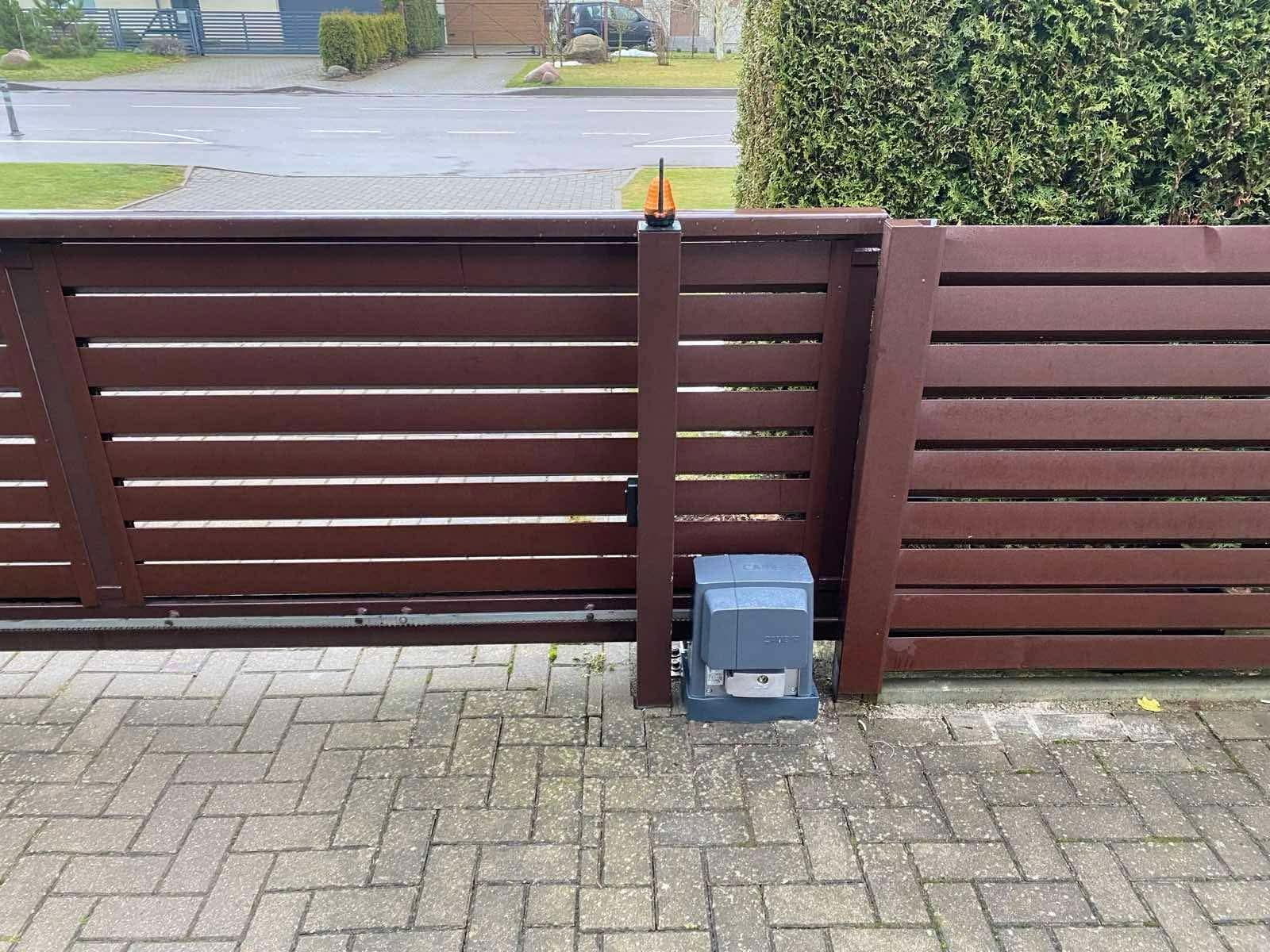 Konsoliniai slenkami vartai