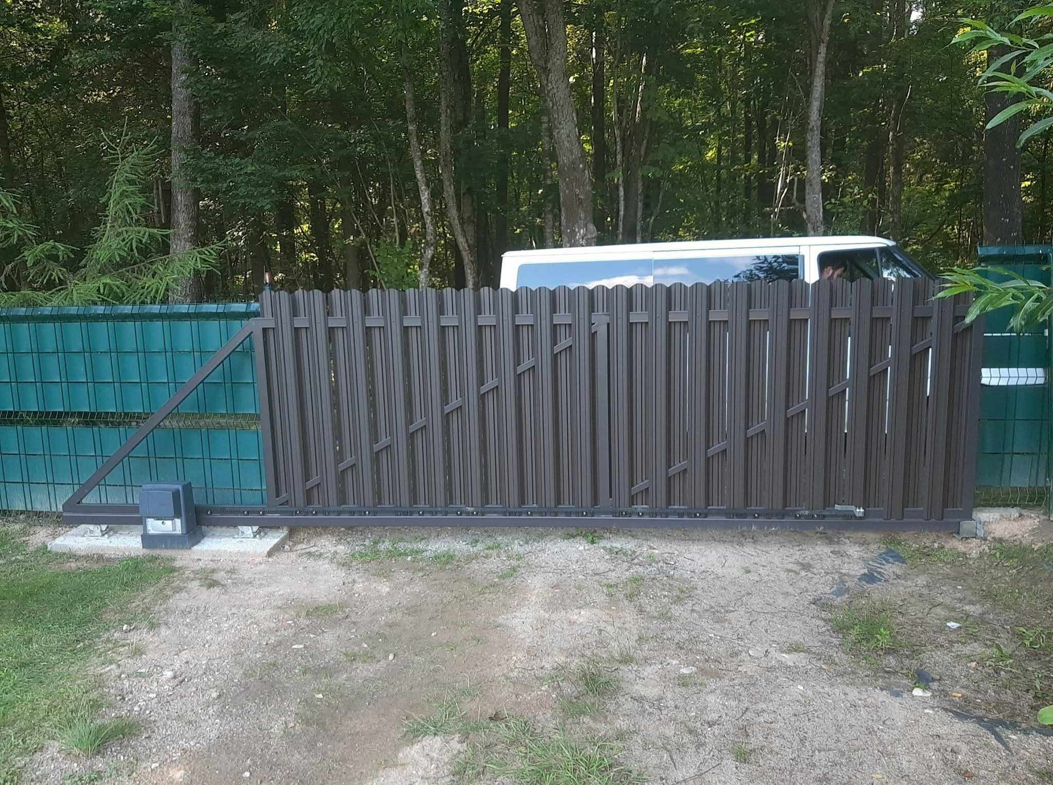 Konsoliniai slenkami vartai