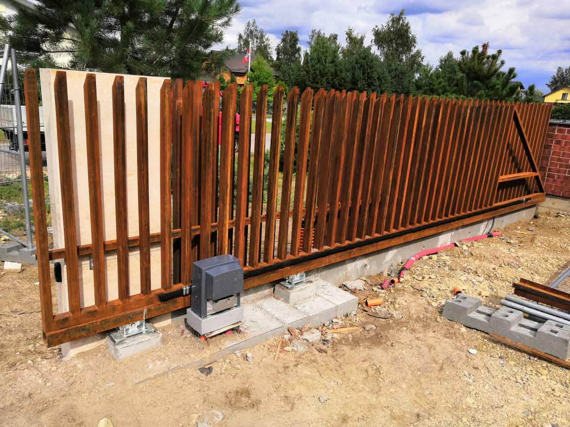 Konsoliniai slenkami vartai