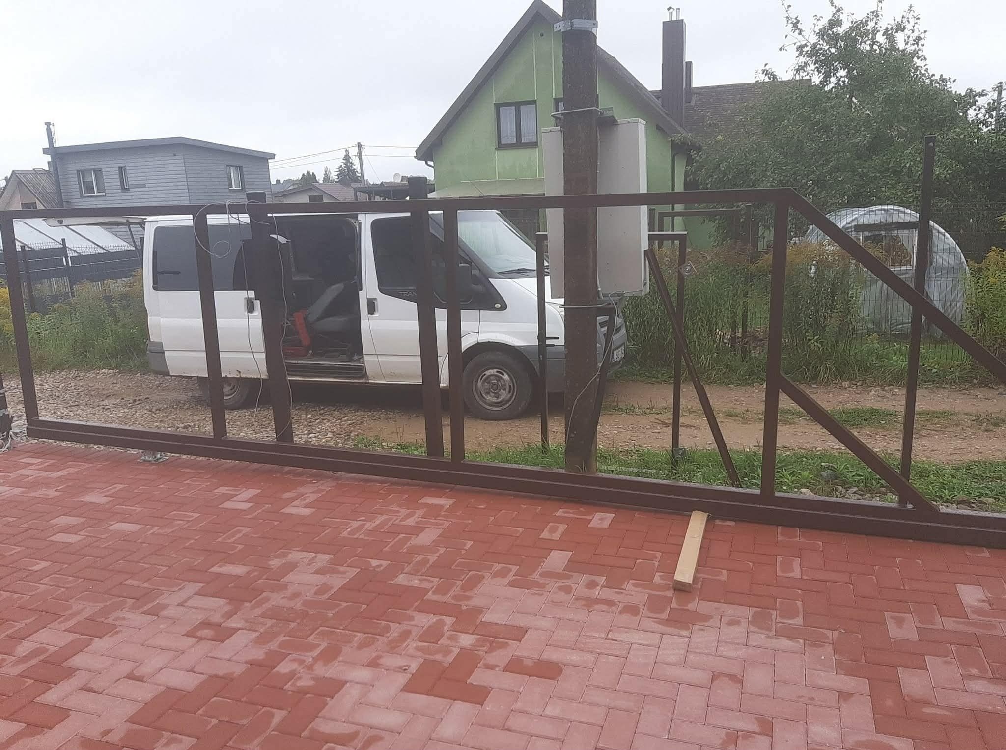 Konsoliniai slenkami vartai