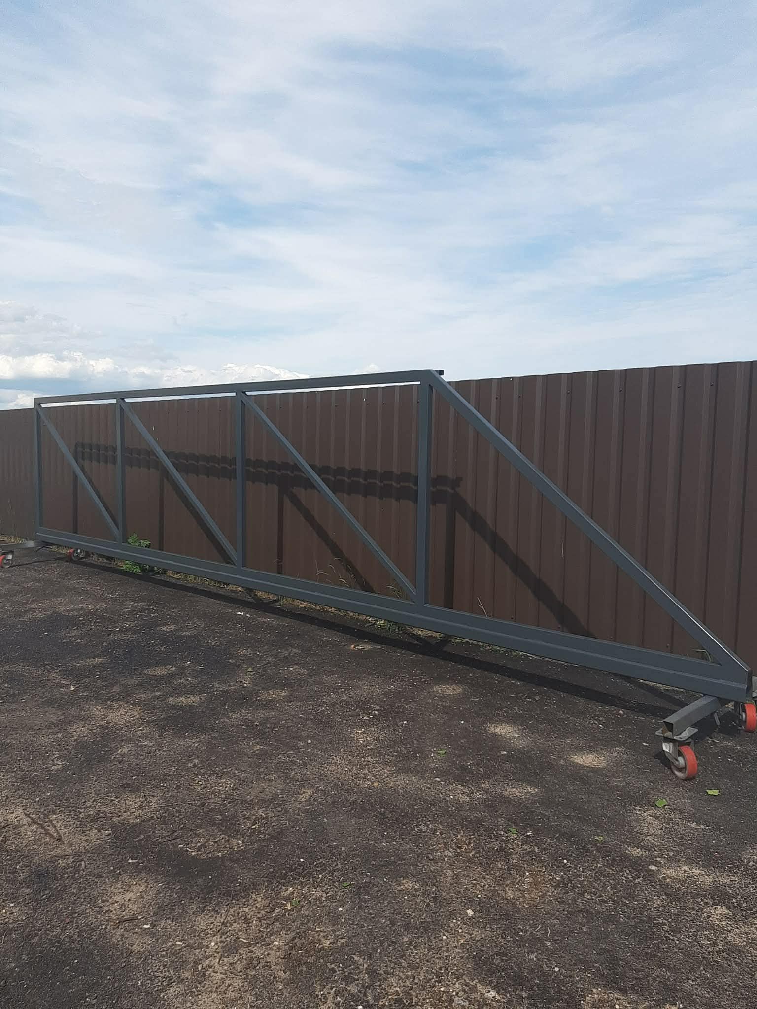 Konsoliniai slenkami vartai