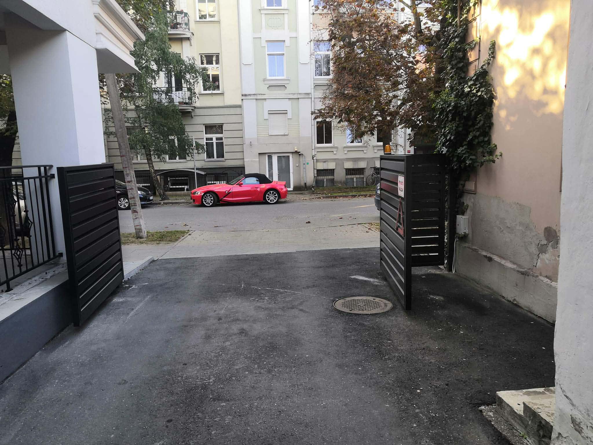 Atveriami vartai su automatika