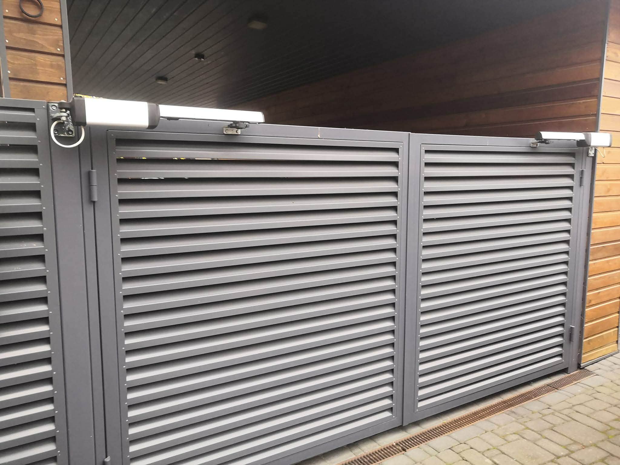 Atveriami vartai su automatika