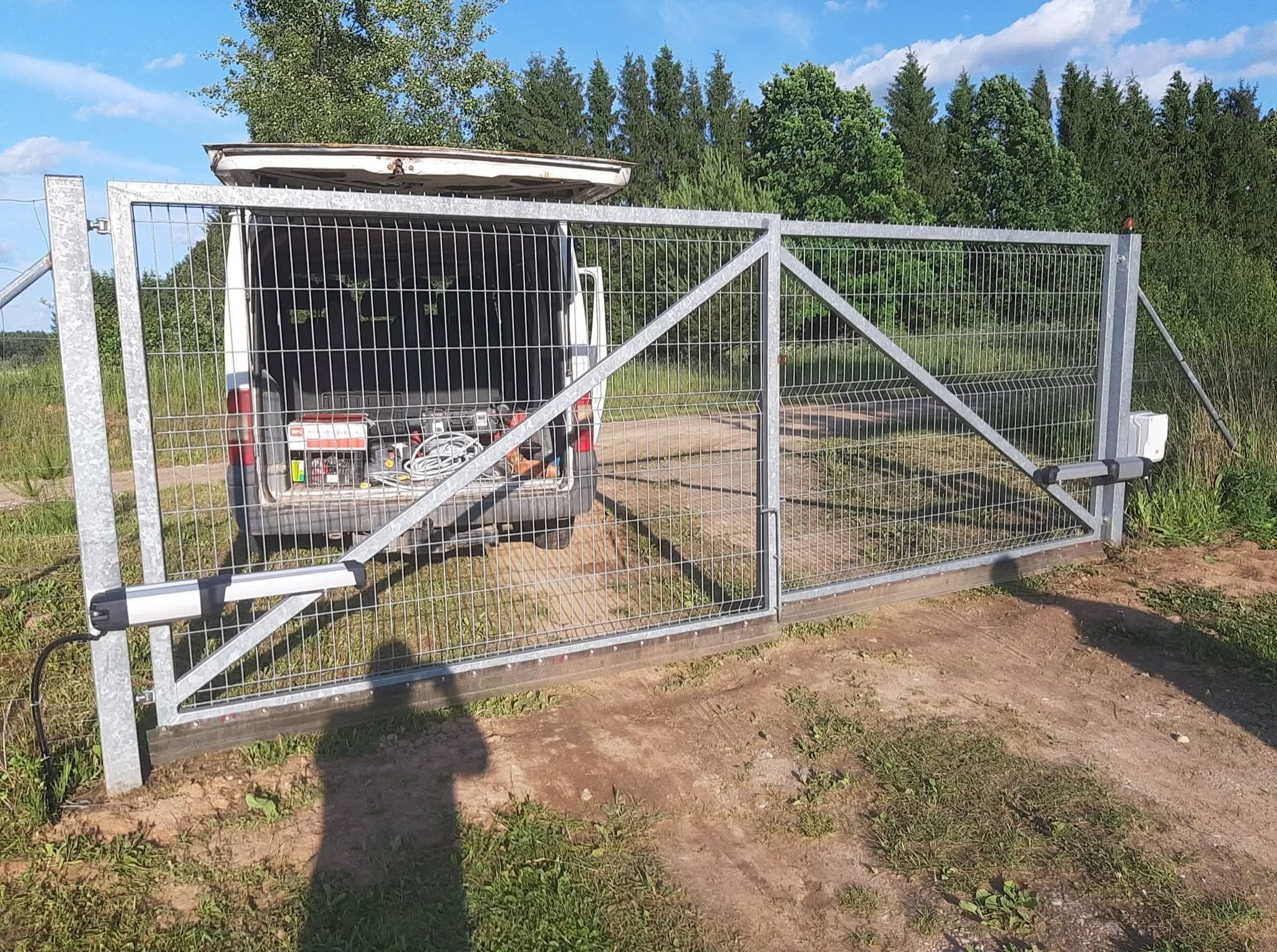 Atveriami vartai su automatika