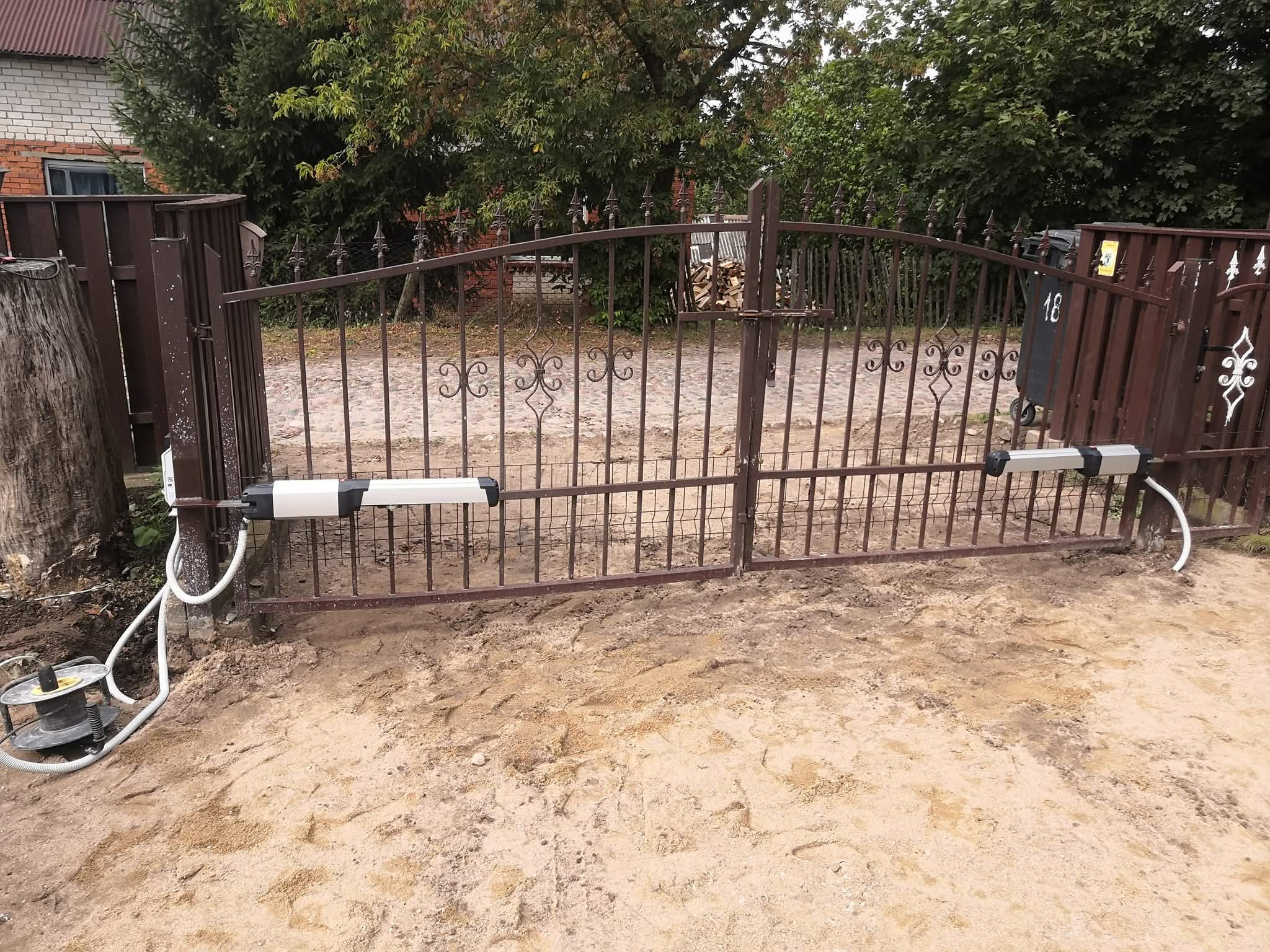 Atveriami vartai su automatika