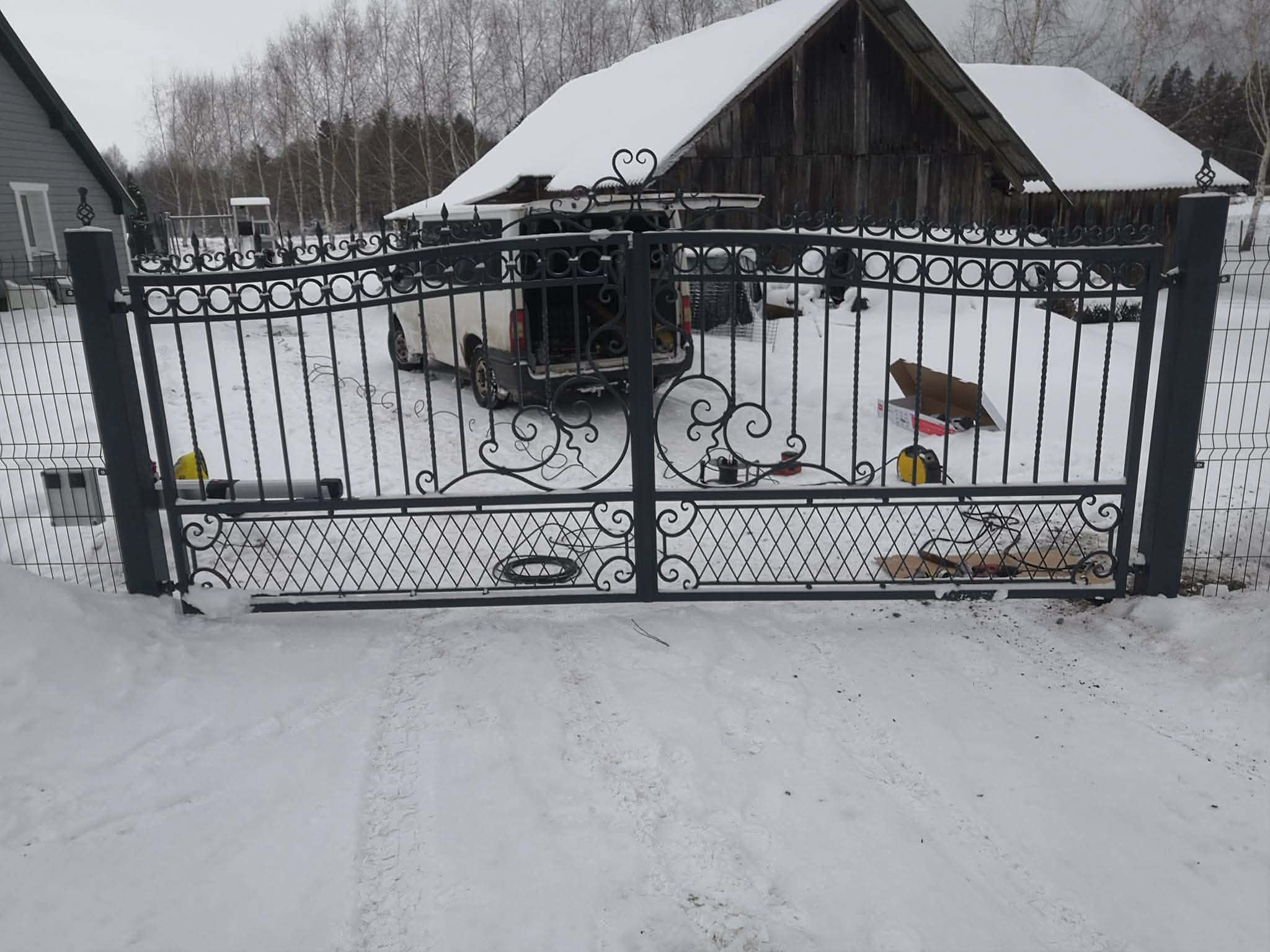 Atveriami vartai su automatika