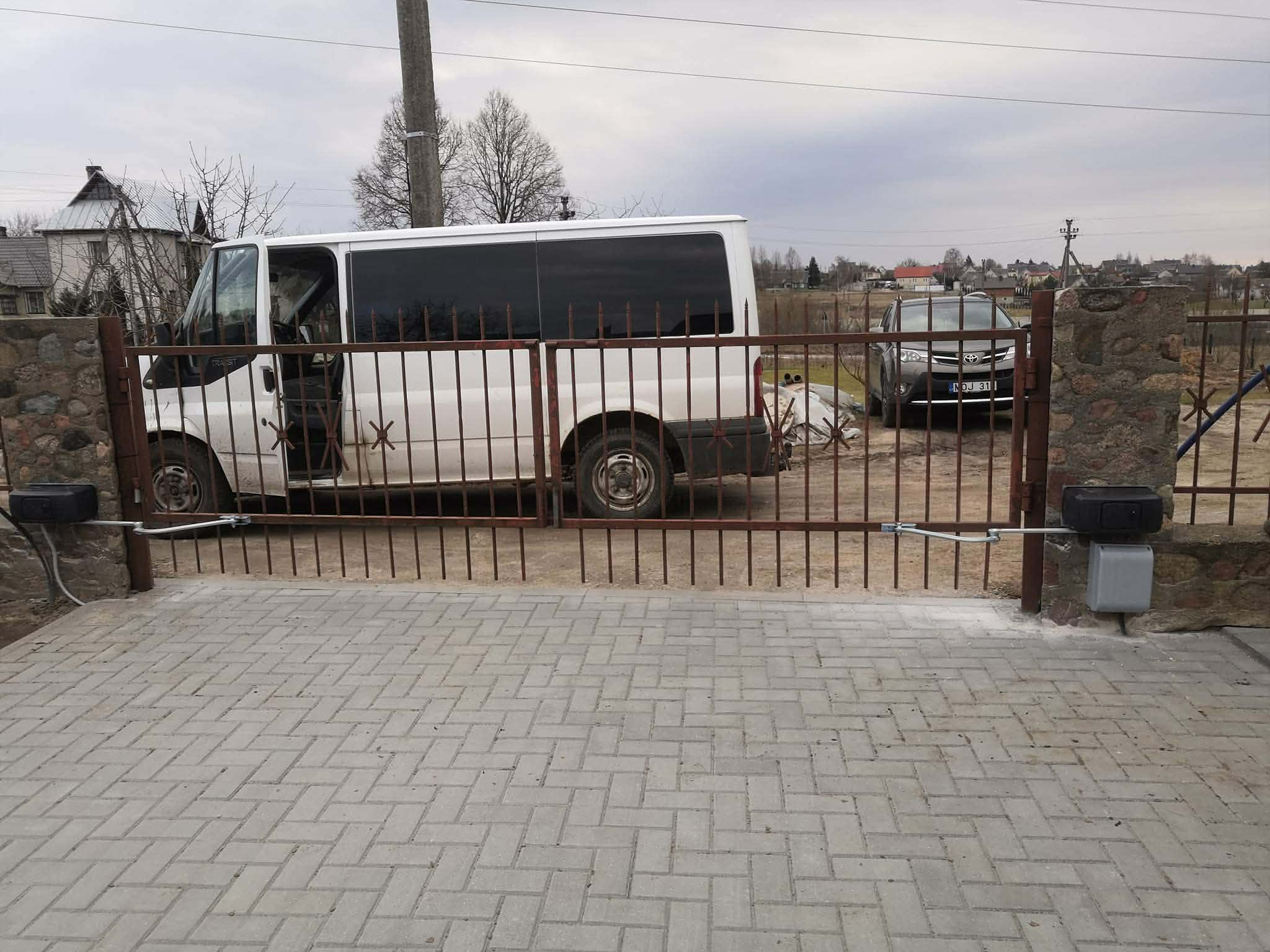 Atveriami vartai su automatika