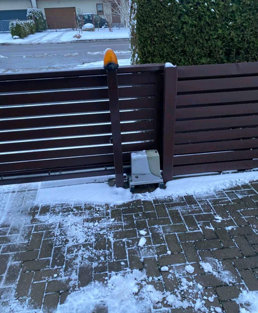 Atsarginė baterija ir valdymas